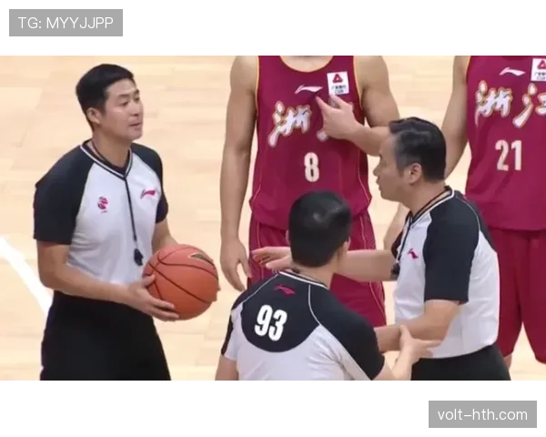 判罚标准详解:裁判衡量身体接触是否犯规的四项关键
